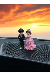 Romantik Çift Torpido Aksesuarı – Pembe Elbiseli Figür Dekoratif Hediyelik - 8 cm
