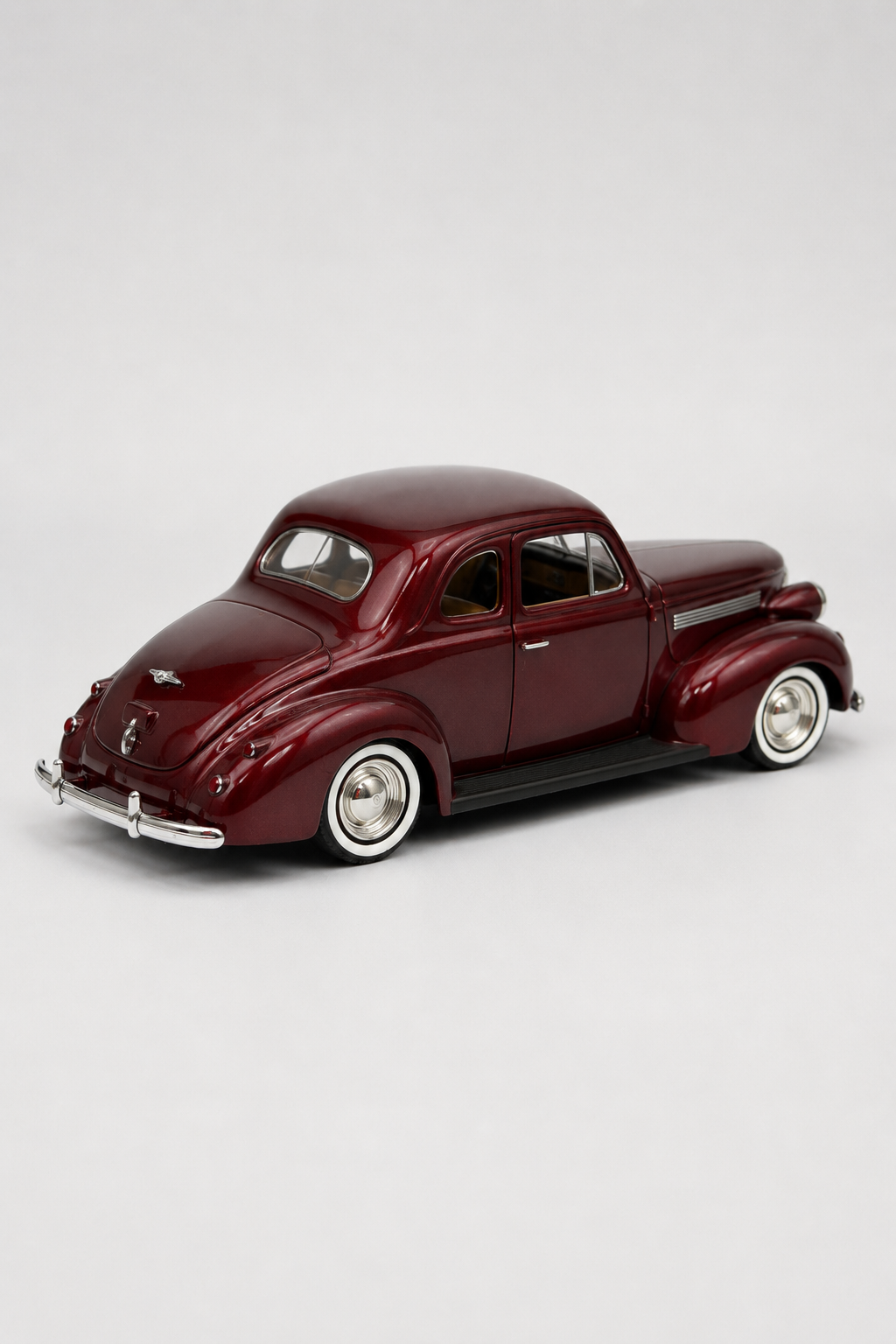 1939 Chevrolet Coupe - 1:24 Nostaljik Metal Araba Hediyelik Esya