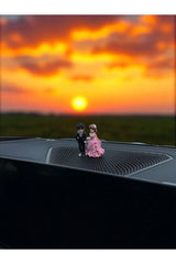 Romantik Çift Torpido Aksesuarı – Pembe Elbiseli Figür Dekoratif Hediyelik - 8 cm