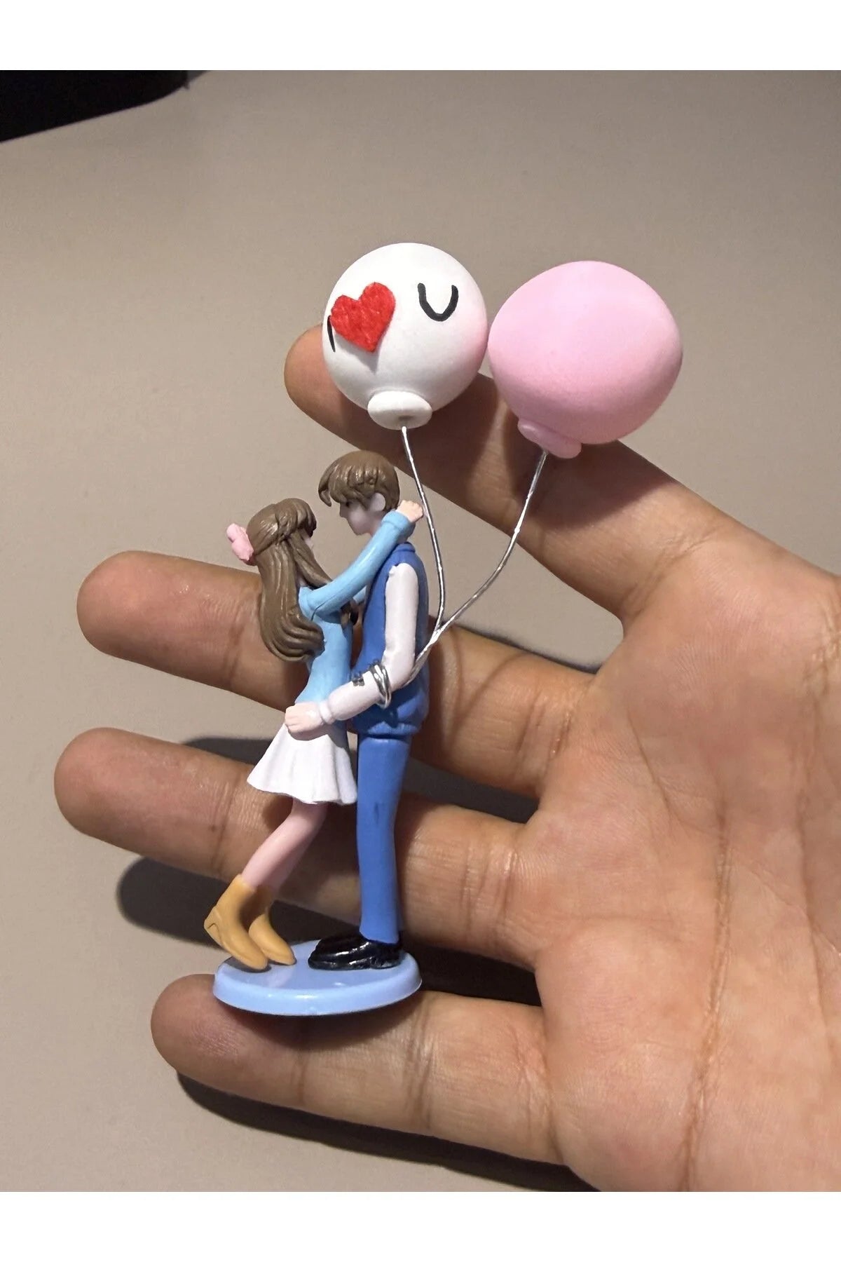 Sevgiliye Hediye Araç İçi Aksesuarı – Balon Tutan Çift Romantik Dekor ( Mavi ) - 11 cm