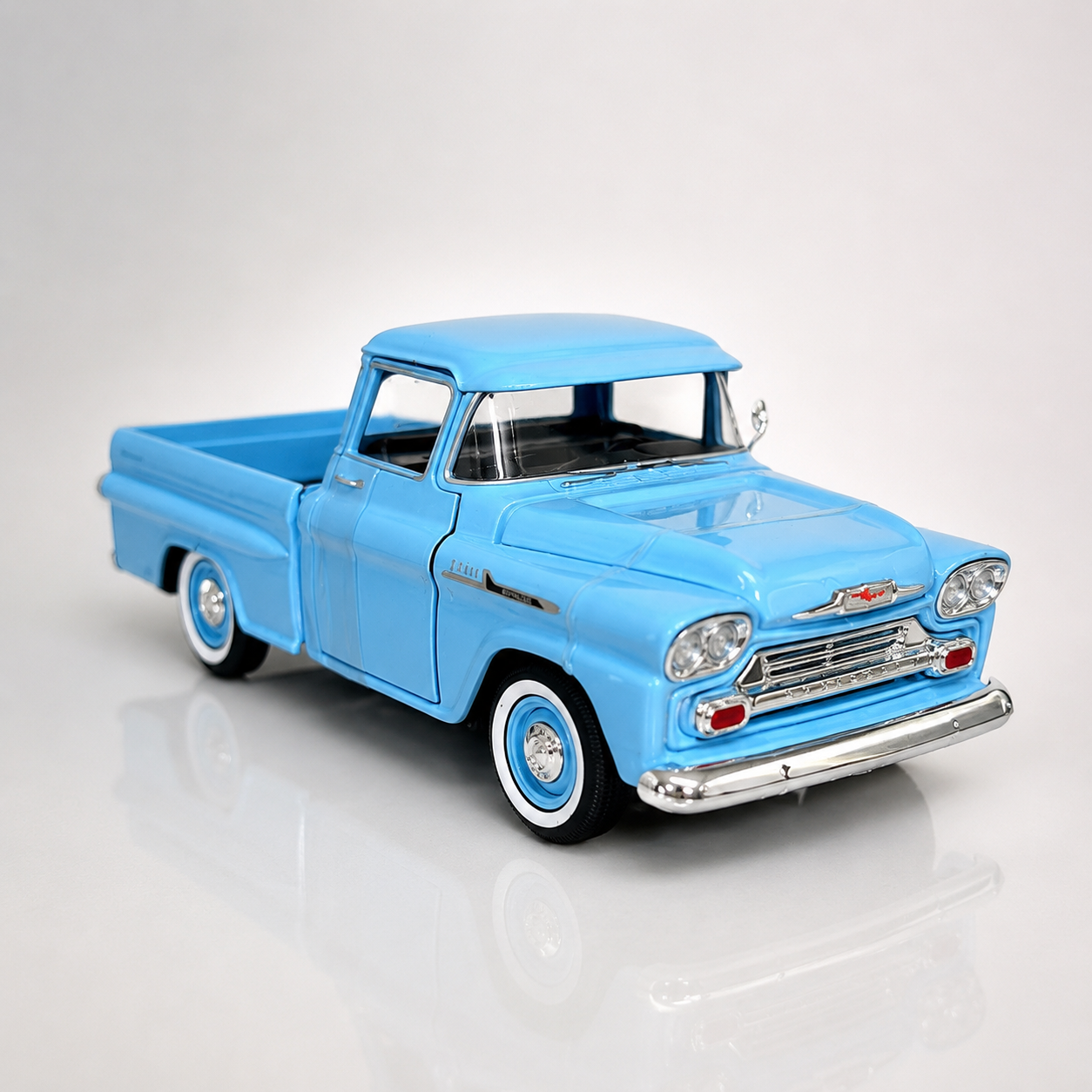1958 Chevy Apache Fleetside Pickup 1:24 Seri Nostaljik Metal Araba
