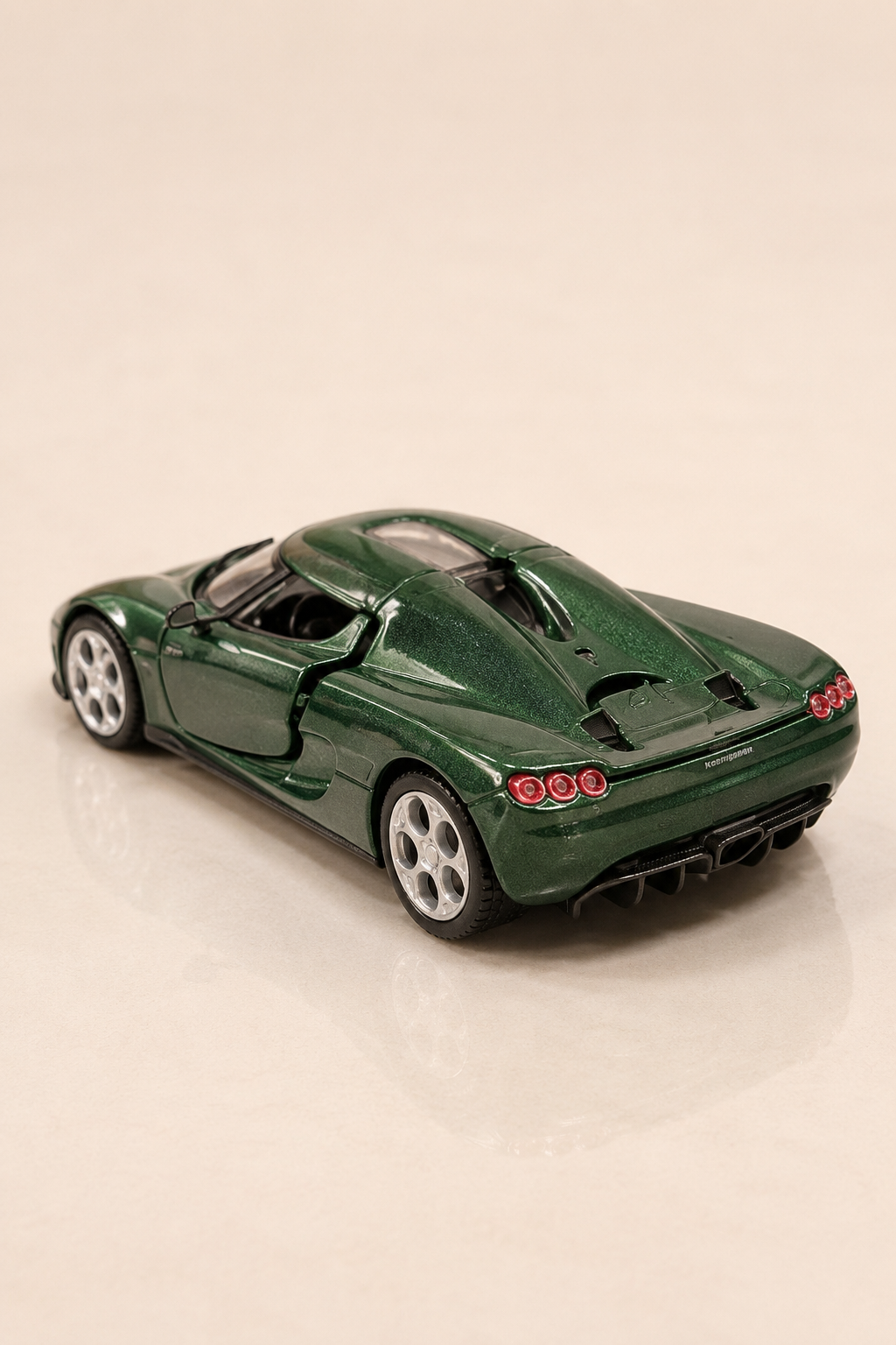 Koenigsegg CC850 Metal Çek Bırak Araç 12 cm - 4 Renk Seçeneği