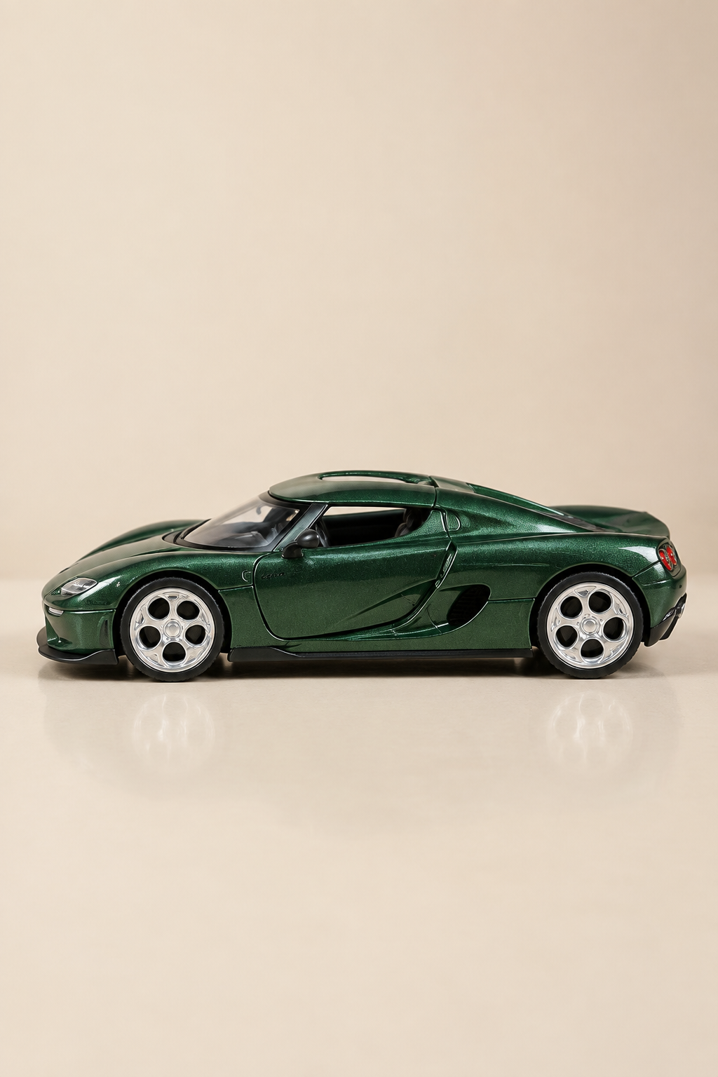 Koenigsegg CC850 Metal Çek Bırak Araç 12 cm - 4 Renk Seçeneği