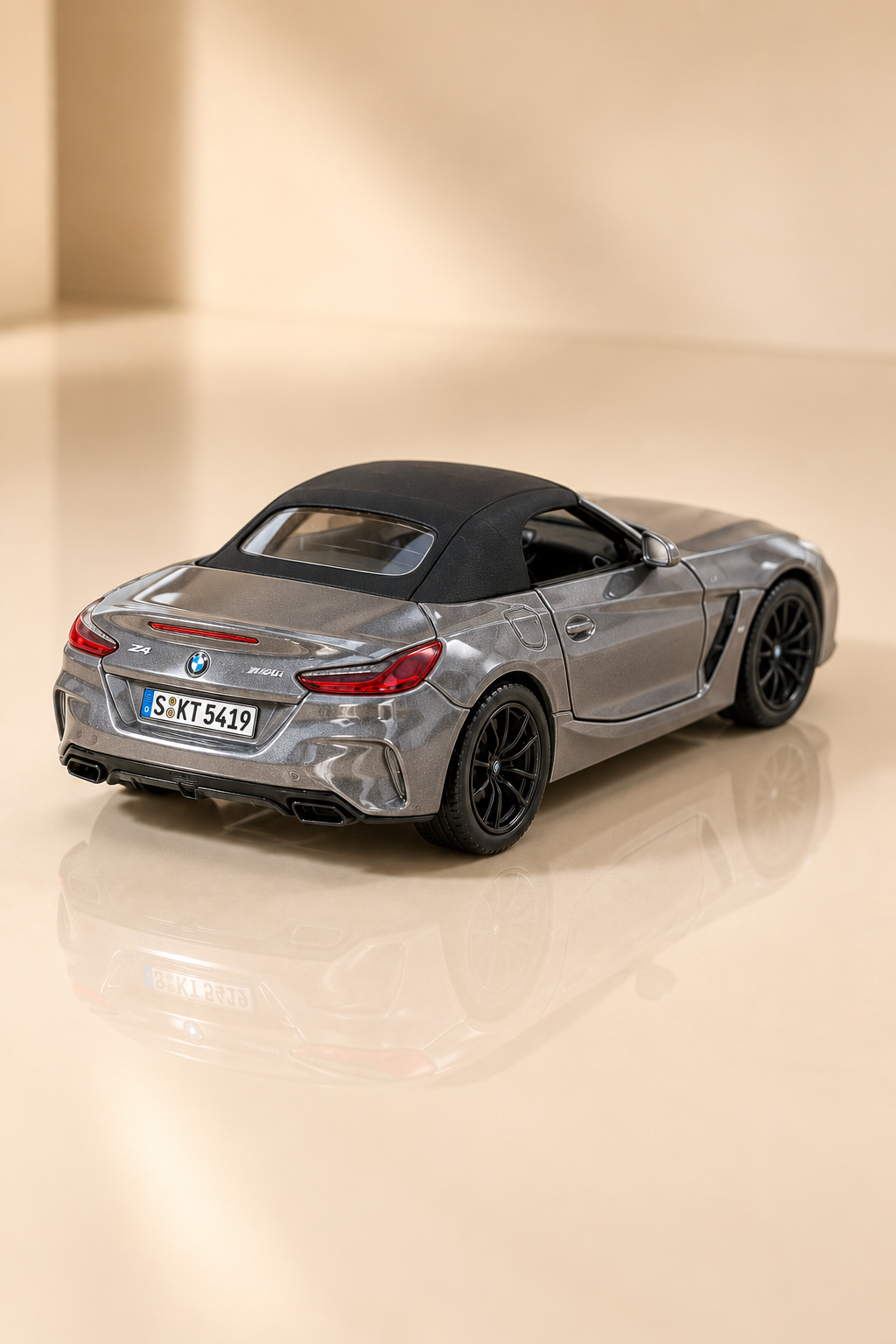 BMW Z4 Cabrio 12 cm Çek Bırak Metal Model Araba - Renk Seçenekli